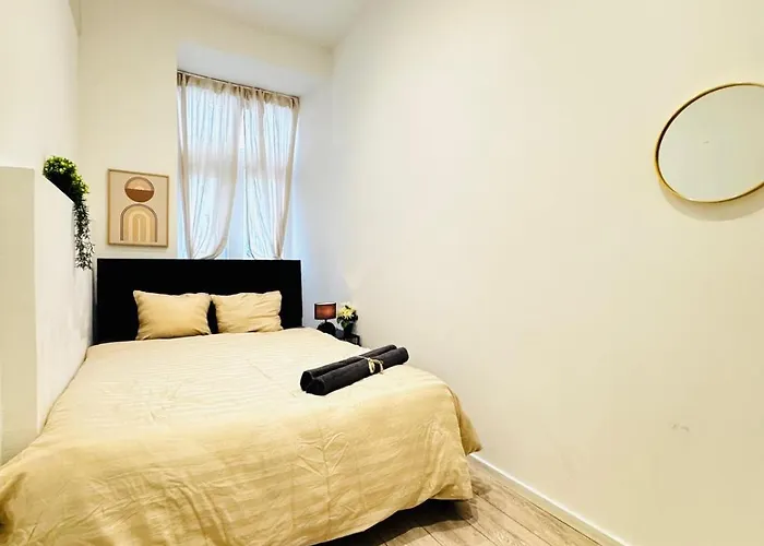 Affordable 5br Apt, Ideal For Groups & Families *