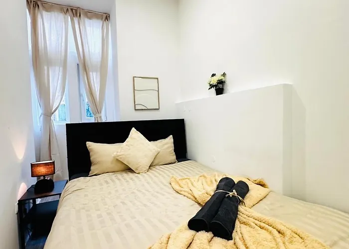 Affordable 5br Apt, Ideal For Groups & Families